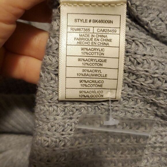 BB Dakota Ladies Gray V Neck Button Up Cardigan Sweater - Ladies Size Small - Picture 6 of 8